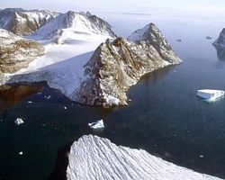 Διαρκώς μειούμενο το επίπεδο των πάγων στην Αρκτική